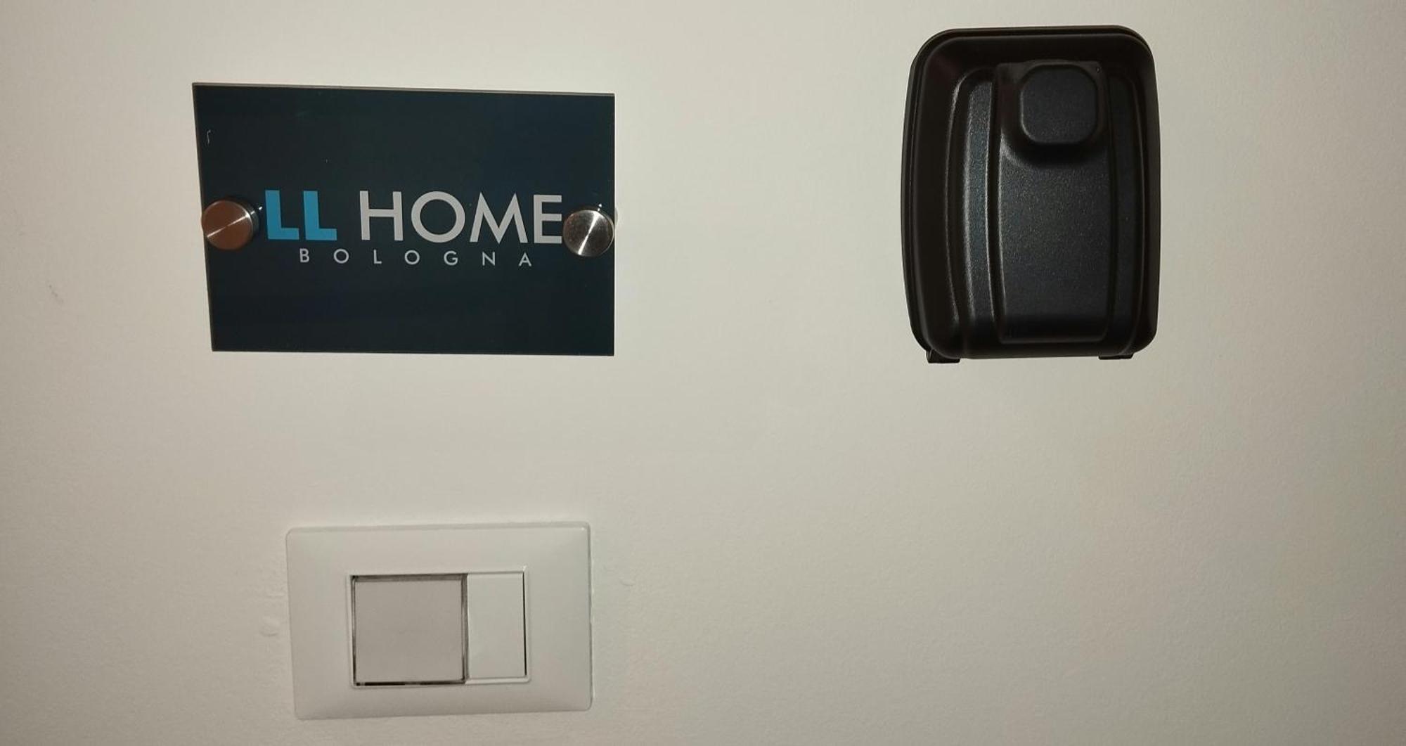 Llhome Bologna Elegante Monolocale Ristrutturato Con Posto Auto Coperto ภายนอก รูปภาพ